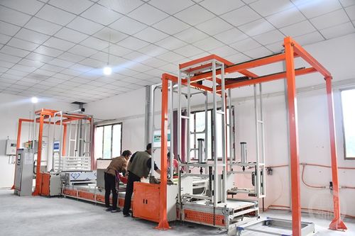 智能共育工廠 蠶寶寶的“別墅生活”與高科技“家政服務(wù)”